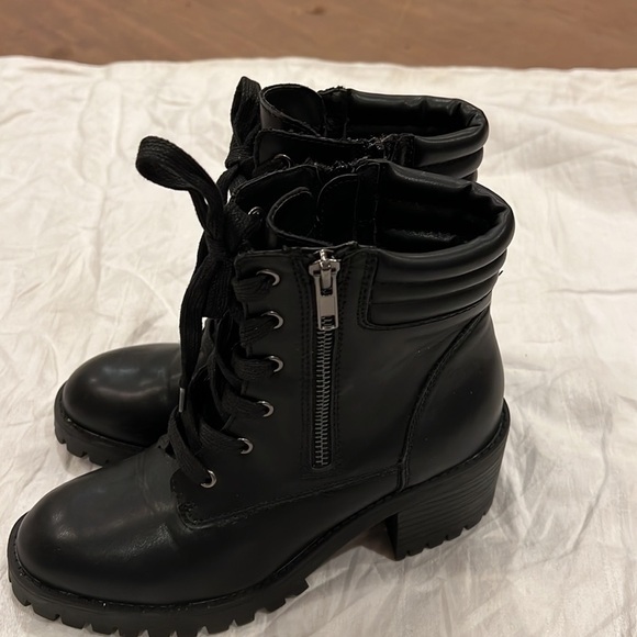 Madden Girl Lace Up Zip Up Black Boots Combat Style Size 6 - Picture 3 of 7